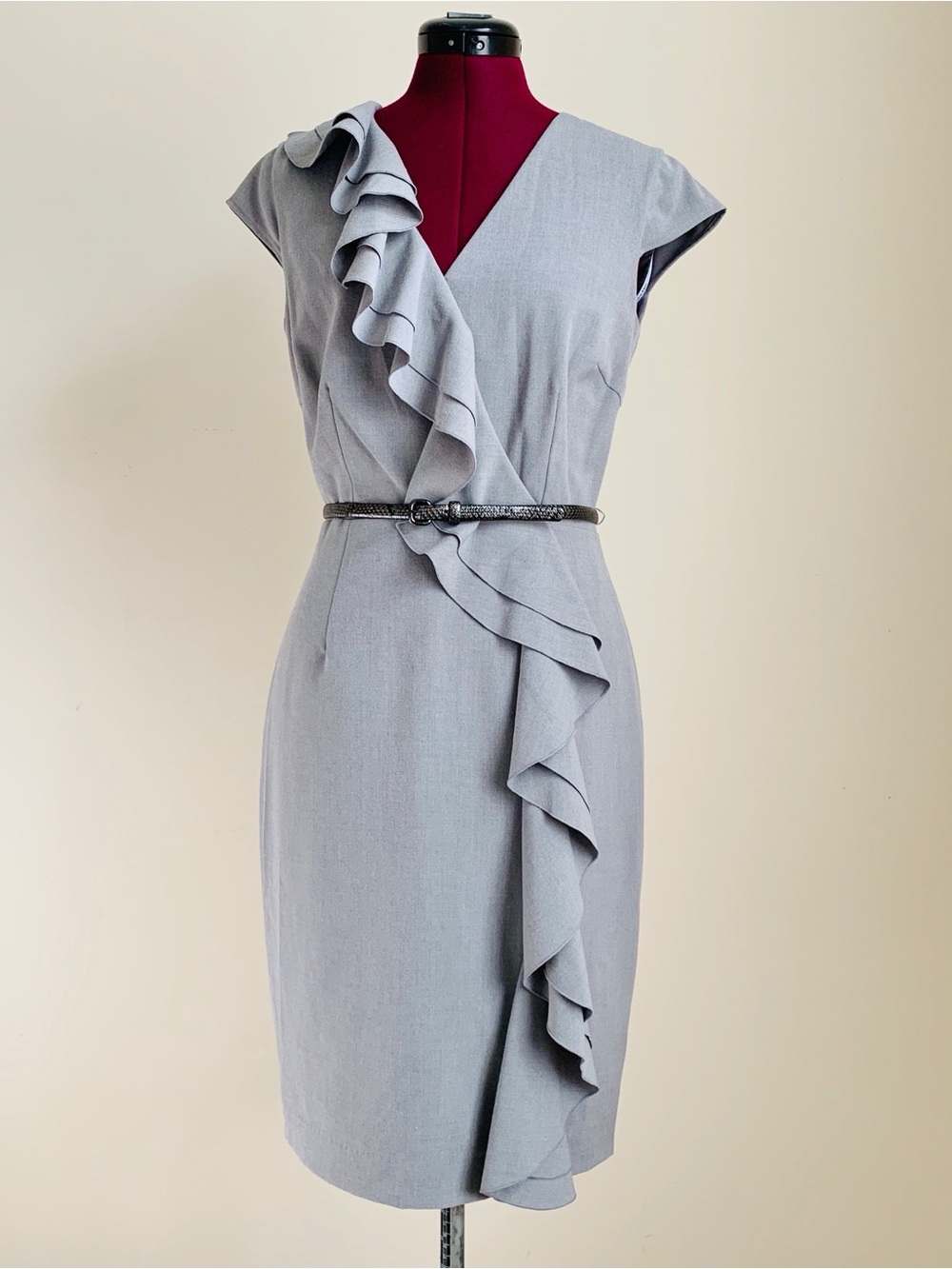 Calvin Klein Women’s 4 Light Gray Cap-Sleeve Sheath Dress